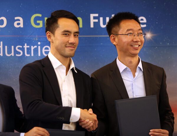 Huawei firma en Cancún acuerdo para generar energía solar en regiones de Perú - MarketData