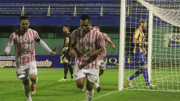 San Lorenzo vence a Luqueño y trepa a la punta