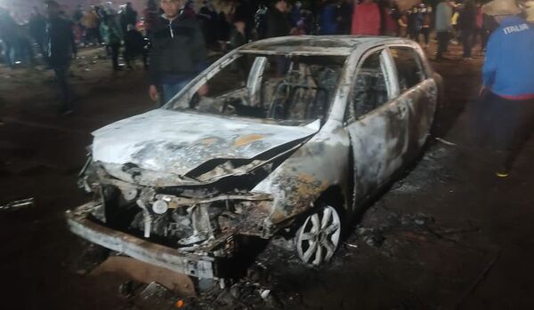 San Juan dijo que no: un auto quedó calcinado a causa de una “pelota tatá” - Policiales - ABC Color