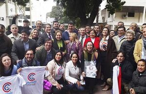 Histórica unidad opositora oficializa la concertación con miras al 2023 - Política - ABC Color