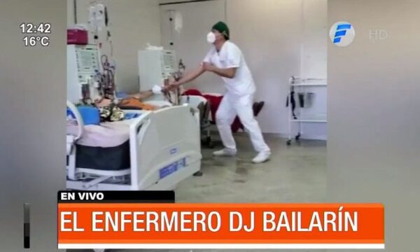 Enfermero baila con pacientes antes de las diálisis - PARAGUAYPE.COM