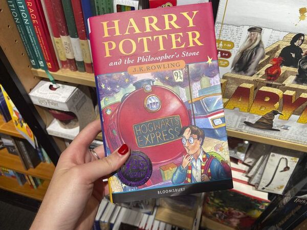 Veinticinco años desde que J.K. Rowling nos desveló el andén 9 y 3/4 - Literatura - ABC Color