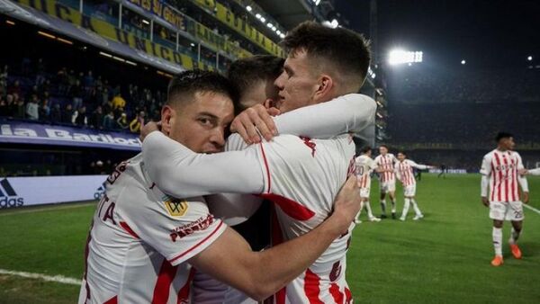 Unión dio la nota al vencer a Boca en un polémico final