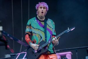 Machine Gun Kelly estrena documental con imágenes de su paso por Paraguay - Cine y TV - ABC Color