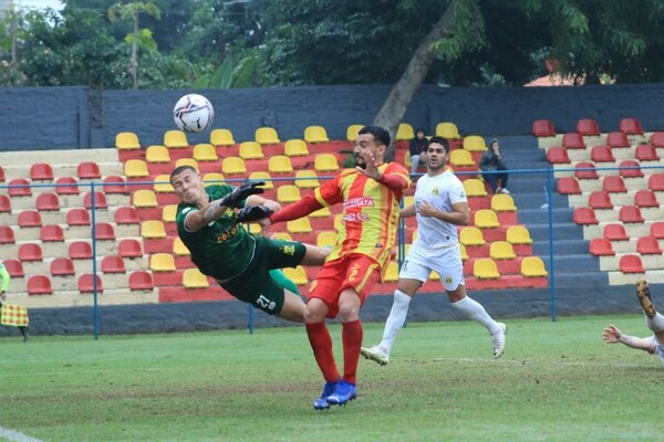 Versus / Martín Ledesma festeja y Pastoreo se frenó ante 2 de Mayo - PARAGUAYPE.COM