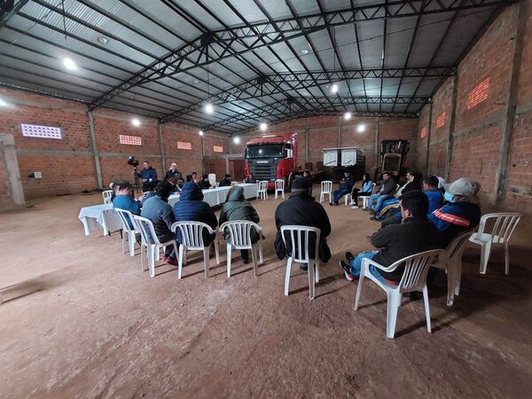 Camioneros esperarán una propuesta del Gobierno para definir si van al paro - Nacionales - ABC Color