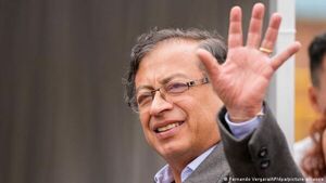 Colombia: Petro designa como canciller al exnegociador de paz Álvaro Leyva Durán