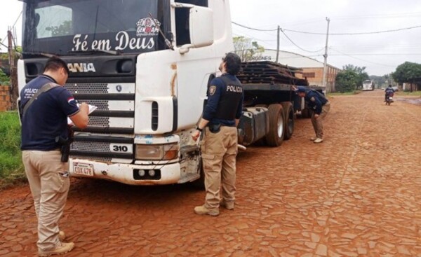 Recuperan un tractocamión frente a una metalúrgica