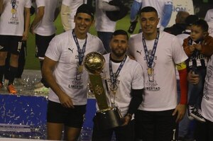 Roque Santa Cruz, el hombre de los 11 títulos en el fútbol paraguayo