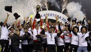 Versus / Libertad levanta el título 22 con su gente - Paraguaype.com