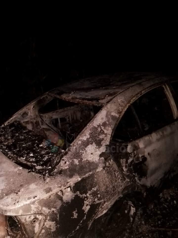 Hallan automovil incinerado en medio de un maizal en San Rafael del Paraná