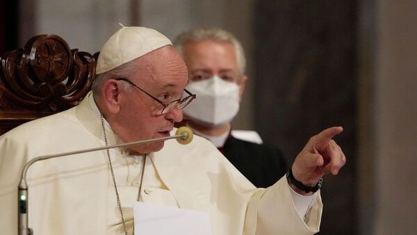 "Dejá de plancharle la camisa", dijo el Papa