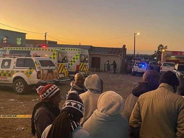 Terror en Sudáfrica: Hallan muertos a 20 jóvenes sin signos de violencia en un bar nocturno - Megacadena — Últimas Noticias de Paraguay