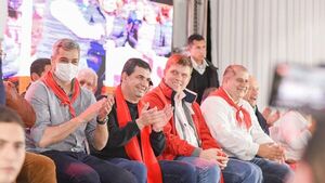 Abdo reta a Horacio Cartes a un enfrentamiento "a cara descubierta"
