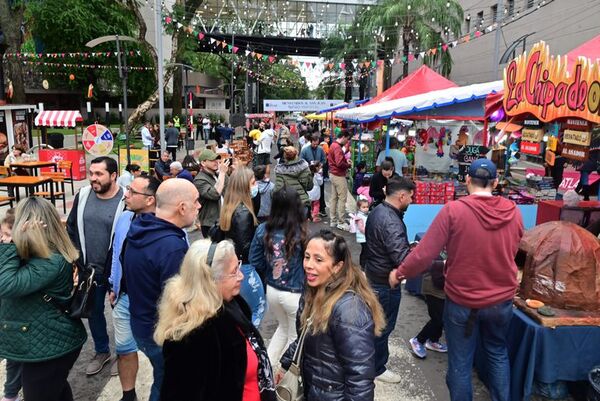 Toda la tradición de la fiesta de San Juan, en las calles del barrio Mariscal - Nacionales - ABC Color
