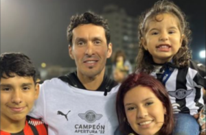 Versus / Cristian Riveros, el albinegro que siempre vuelve para ser campeón - Paraguaype.com