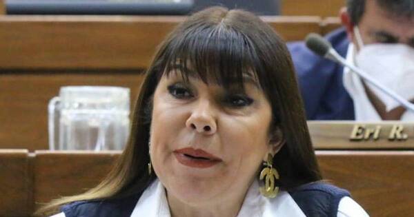 La Nación / Merienda escolar: deben designar a un fiscal que investigue a Celeste Amarilla por admitir pagar coimas