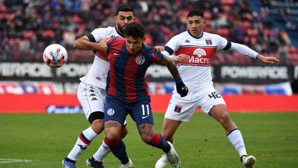 Adam Bareiro convierte en el empate de San Lorenzo