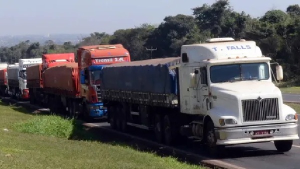 Transportistas esperan reducción de costo de combustible de al menos G. 1.000 | Noticias Paraguay