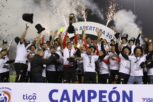 Versus / Las felicitaciones de Robert Harrison a Libertad por su título 22 - Paraguaype.com