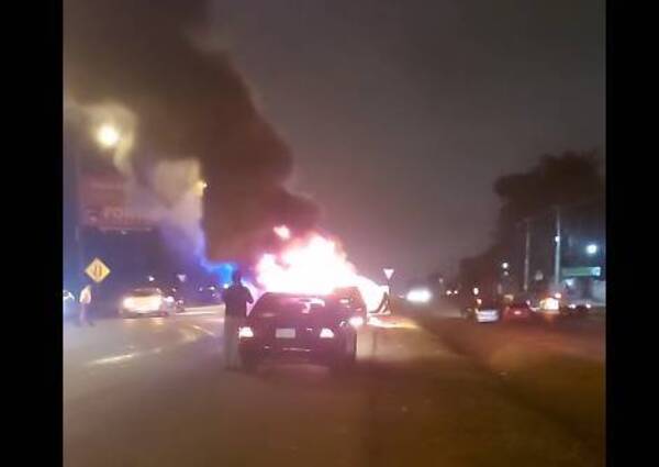 Crónica / Se le incendió la camioneta en plena ruta: se quedaban “a filmar”