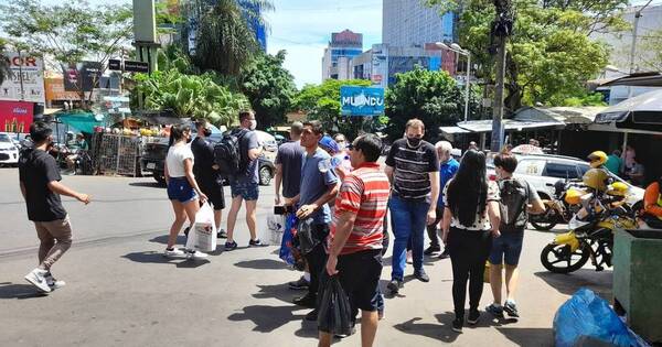 La Nación / Manejar el proyecto de ley de comercio fronterizo será un gran desafío, afirma economista