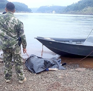 Buscan identificar cadáver de un hombre encontrado flotando en aguas del Paraná  - La Clave