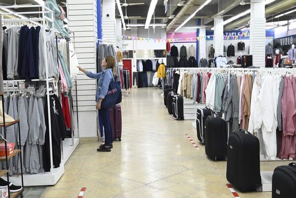 Deducir del IVA gastos de “super” podría golpear contrabando, dicen - Economía - ABC Color