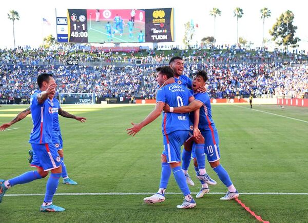 Cruz Azul gana la Supercopa de México con gol de Ángel Romero - Fútbol - ABC Color