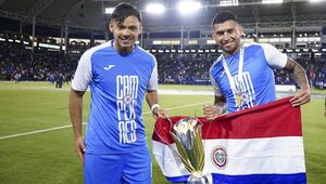 Romero y Escobar ganan la Supercopa de la Liga MX con el Cruz Azul