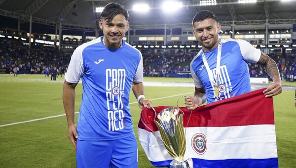 Romero y Escobar ganan la Supercopa de la Liga MX con el Cruz Azul