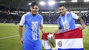 Ángel Romero y Juan Escobar, campeones de la Supercopa