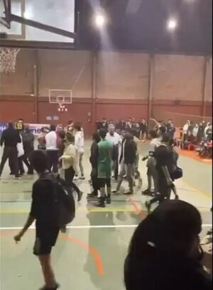 Partido de básquet termina a golpes en intercolegial de Las Teresas