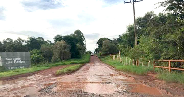 Pobladores del km 9 Acaray luchan por contar con 7,5 kms de asfaltado - La Clave