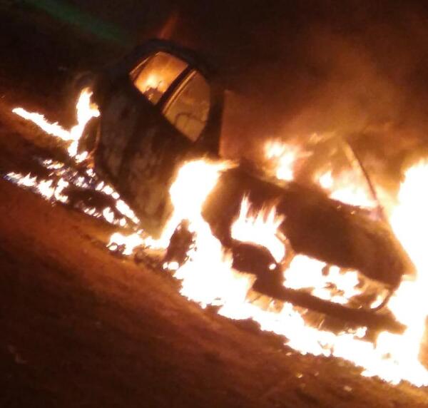 Incendiaron un vehículo con "pelota tata" - San Lorenzo Hoy