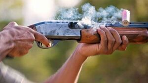Tras ronda de tragos, guardia mató a escopetazos a dos hombres y luego asaltó una estación de servicios