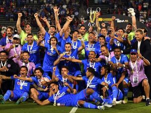 El Cruz Azul conquistó la Supercopa con gol de Ángel Romero - Fútbol Internacional - ABC Color