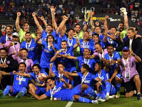 El Cruz Azul conquistó la Supercopa con gol de Ángel Romero - Fútbol Internacional - ABC Color