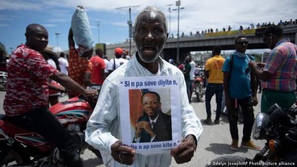 Miles de haitianos reclaman a Aristide como presidente de transición