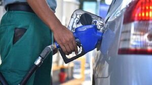 Empresario confirma que se vende menos combustible