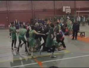 Diario HOY | Padre detenido por 2 horas tras agresión en intercolegial