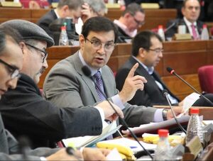 Silvio Ovelar: "Cartes desactivó el juicio político y permitió que Abdo siga siendo presidente" · Radio Monumental 1080 AM