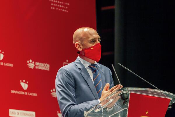 Diario HOY | España y Portugal afianzan la candidatura ibérica al Mundial 2030