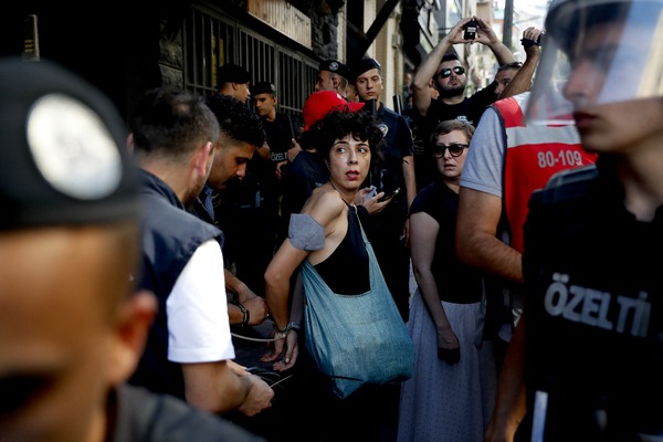 Diario HOY | Casi 400 arrestos durante la marcha del Orgullo de Estambul
