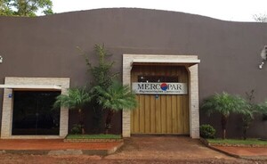 Rompen techo de una empresa y hurtan G. 11 millones