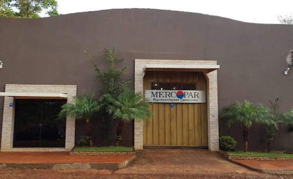 Rompen techo de una empresa y hurtan G. 11 millones
