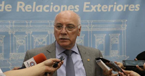 La Nación / Avión iraní: “Hay cosas que son difíciles de entender”, dice excanciller