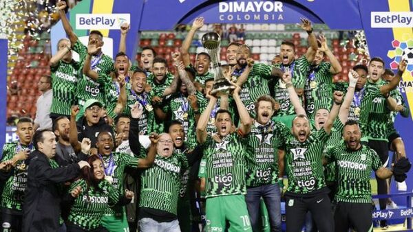 Atlético Nacional logra título de la liga colombiana de forma agónica