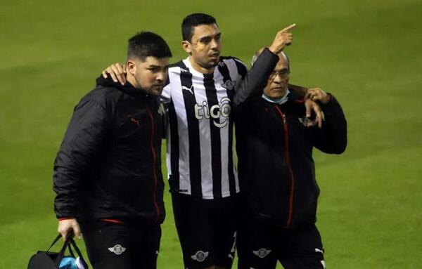 Daniel Bocanegra es operado, tras lesionarse en el partido contra Cerro Porteño