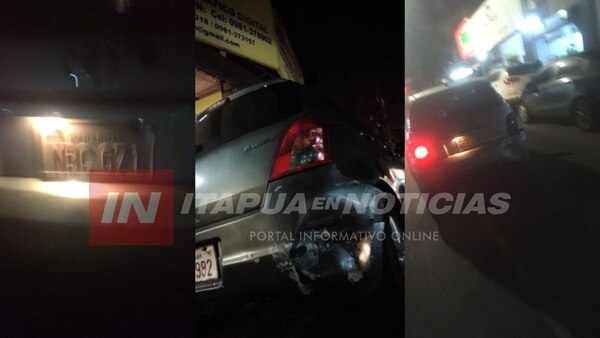 MUJER AL VOLANTE CHOCÓ VEHÍCULO ESTACIONADO Y HUYÓ